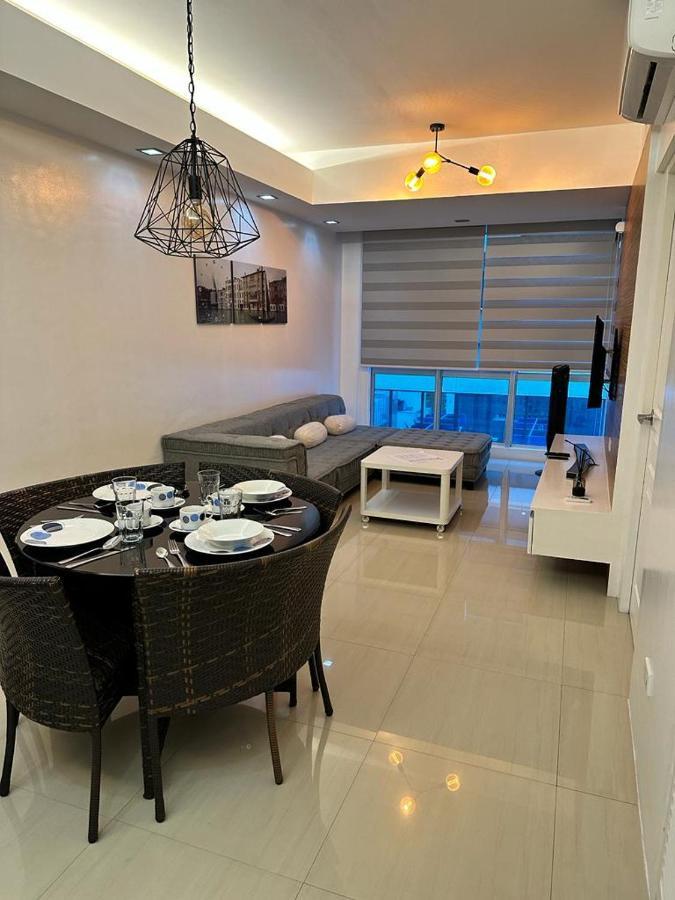 The Pearl Interior Designed 1 Bedroom Unit Burgos Circle Bgc Manilla Buitenkant foto